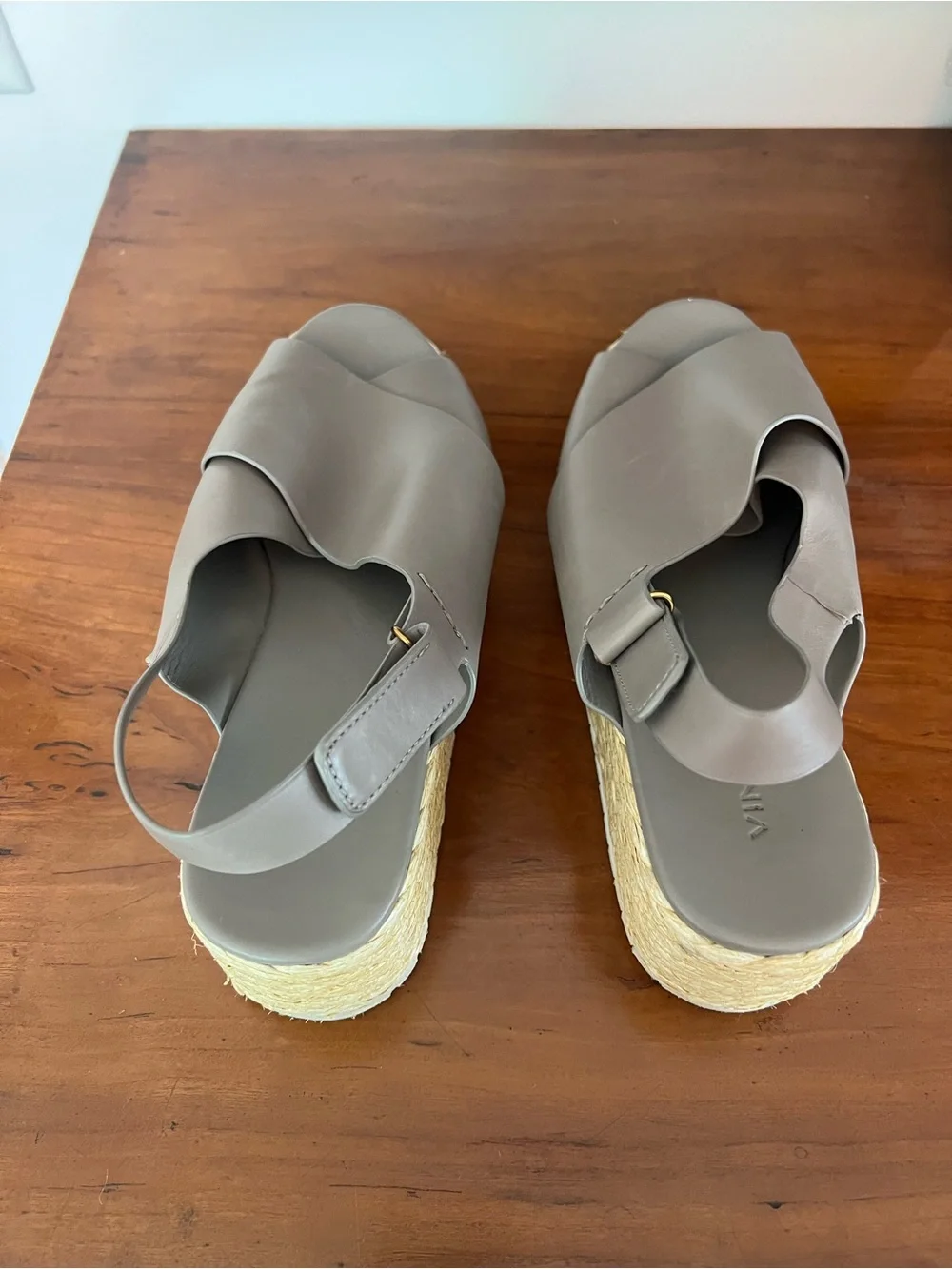 Vince Jesson Women's Woodsmoke Leather Slingback Espadrille Sandals Size 9